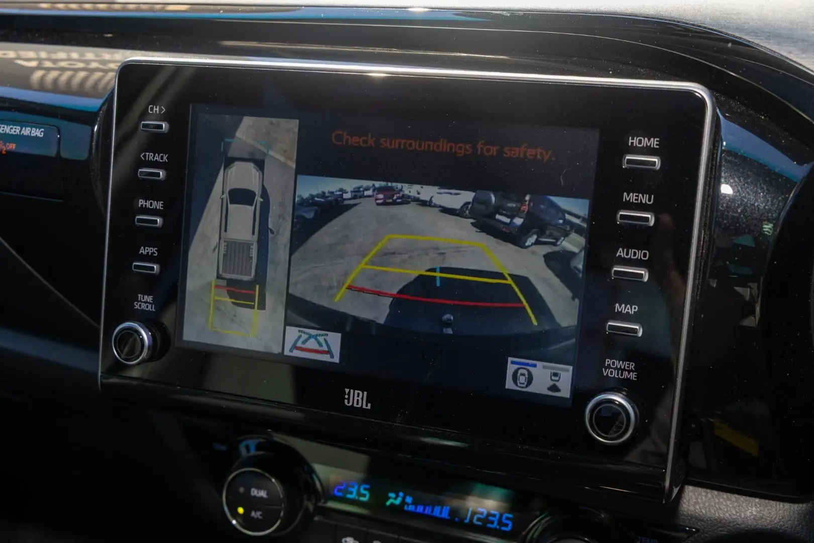 2024 Toyota Hilux Gallery Image 15