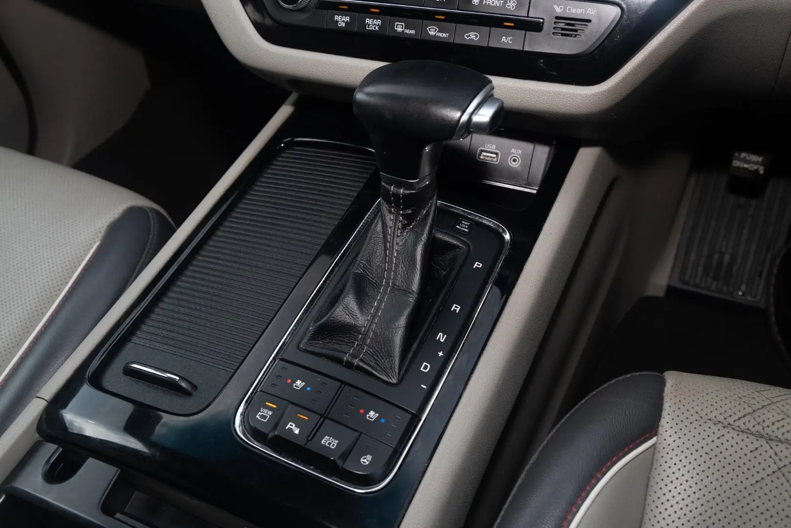 2017 Kia Carnival Gallery Image 18