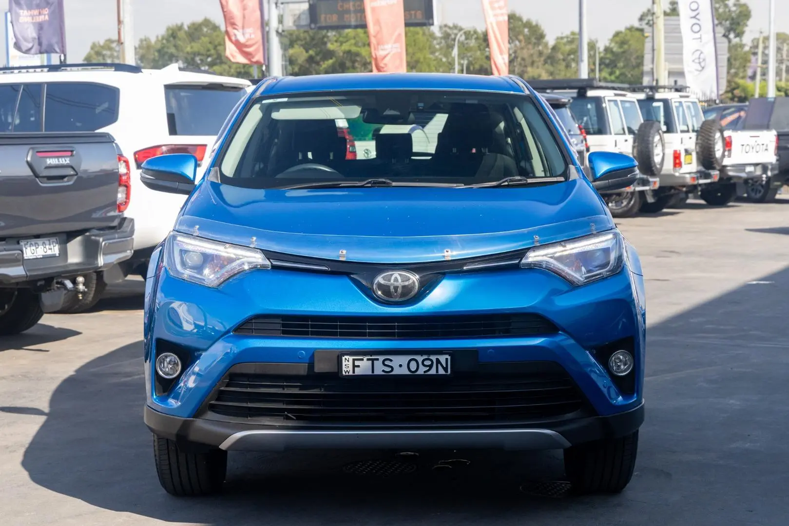 2017 Toyota RAV4 Gallery Image 4