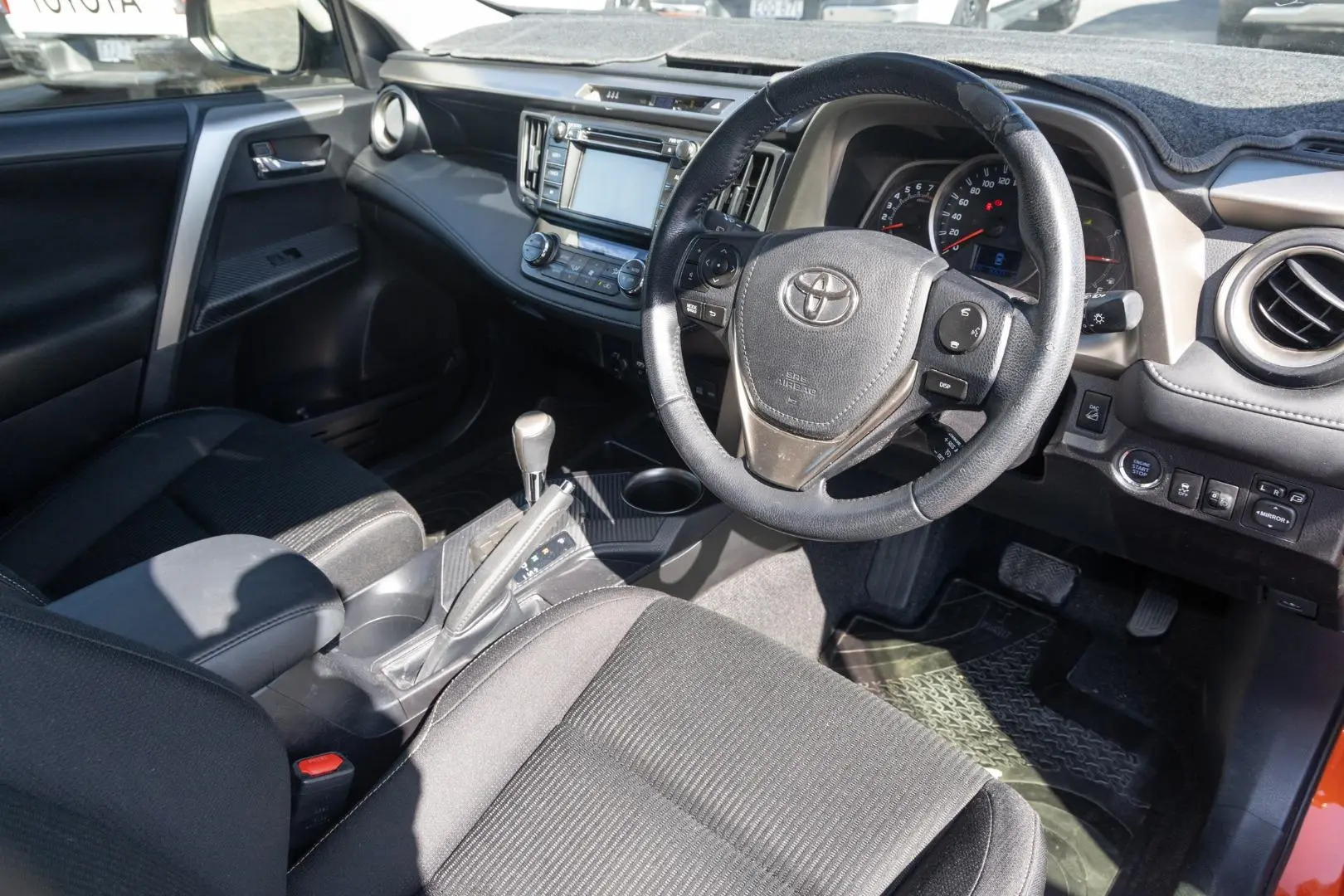 2015 Toyota RAV4 Gallery Image 7