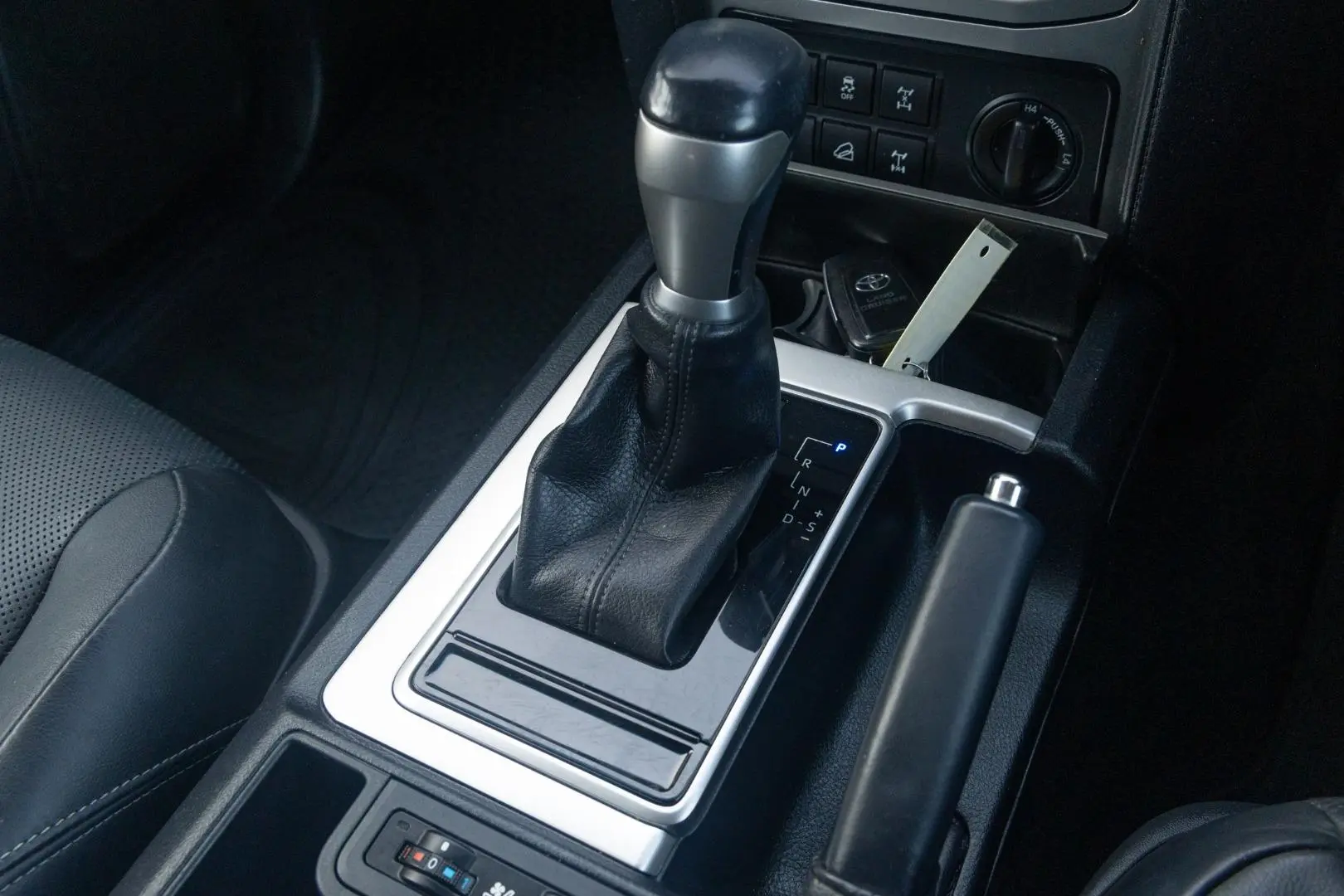 2018 Toyota Landcruiser Prado Gallery Image 16