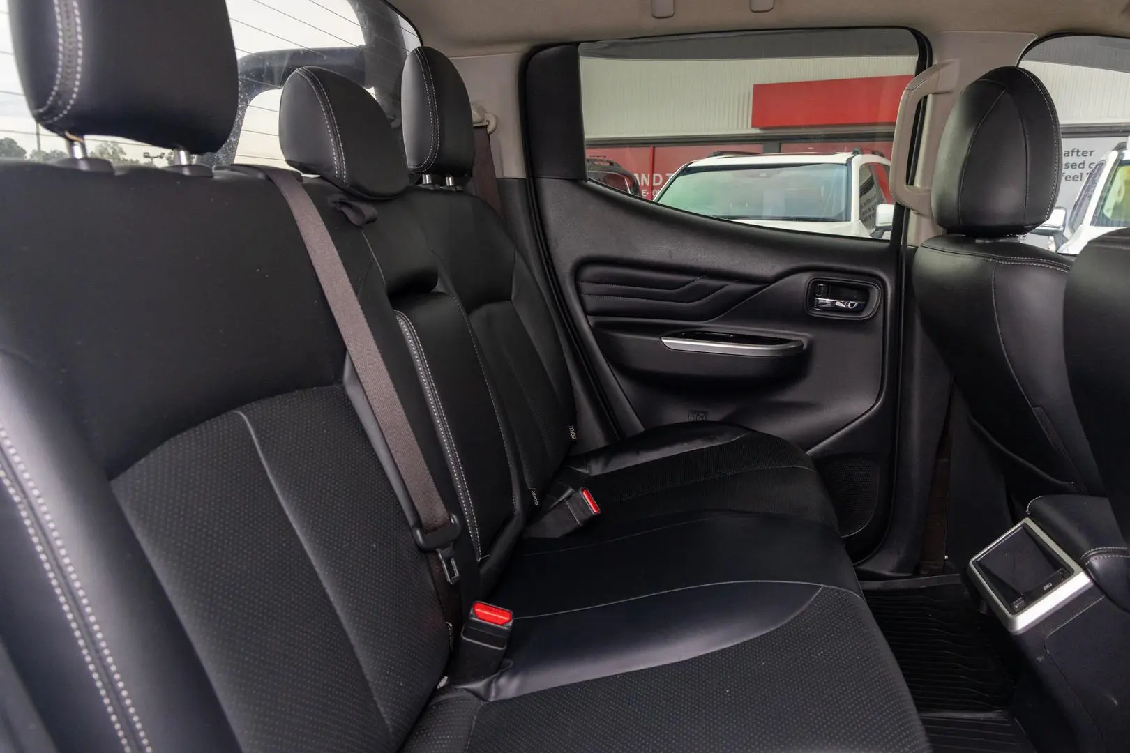 2022 Mitsubishi Triton Gallery Image 9