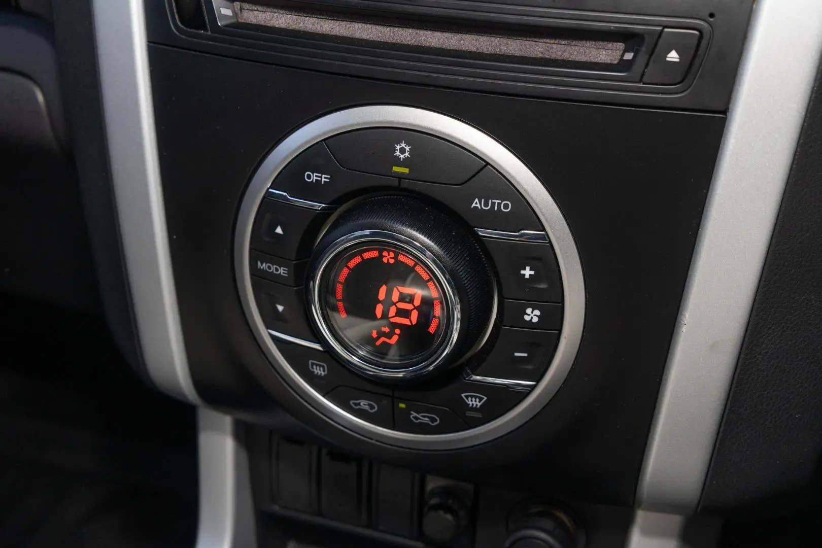 2020 Isuzu MU-X Gallery Image 16