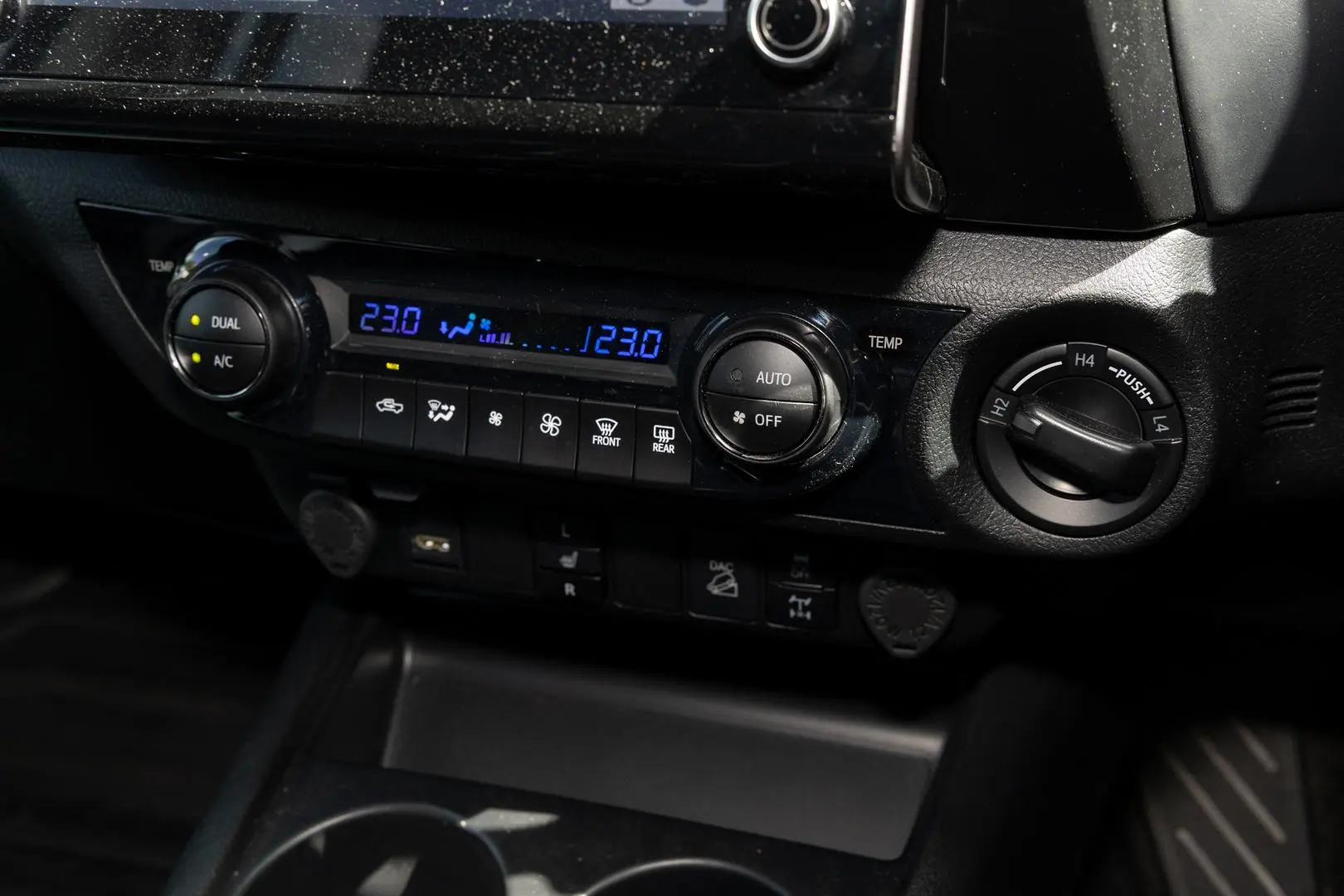 2023 Toyota Hilux Gallery Image 16