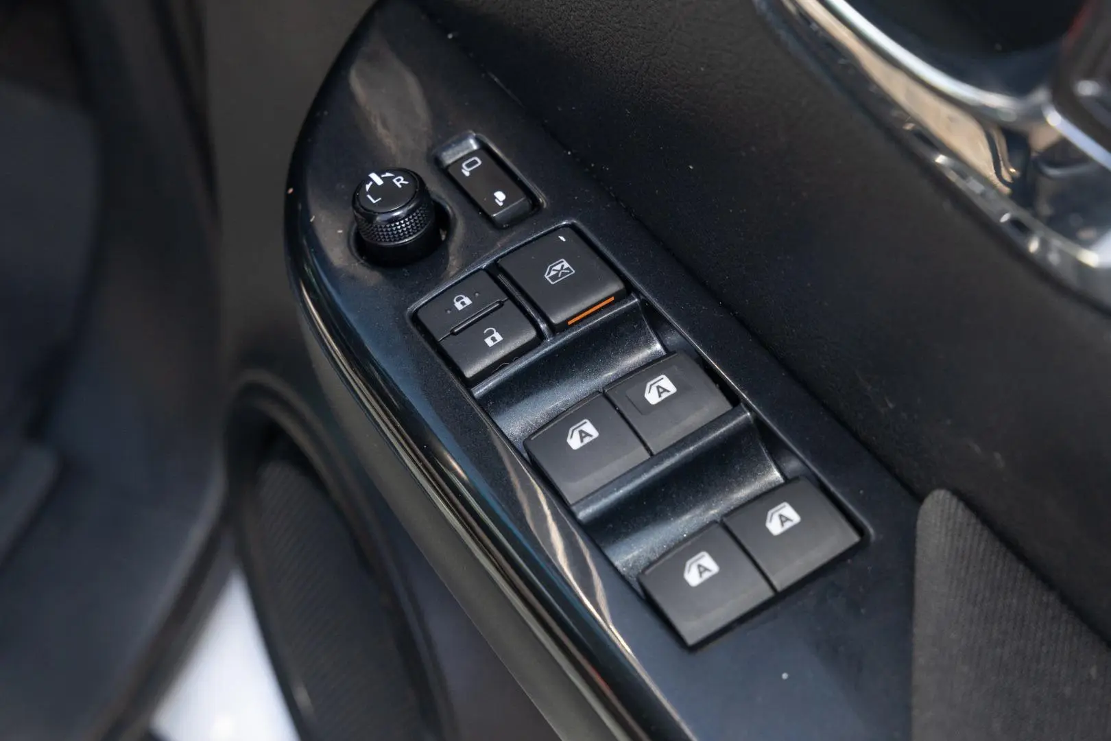 2023 Toyota Hilux Gallery Image 19