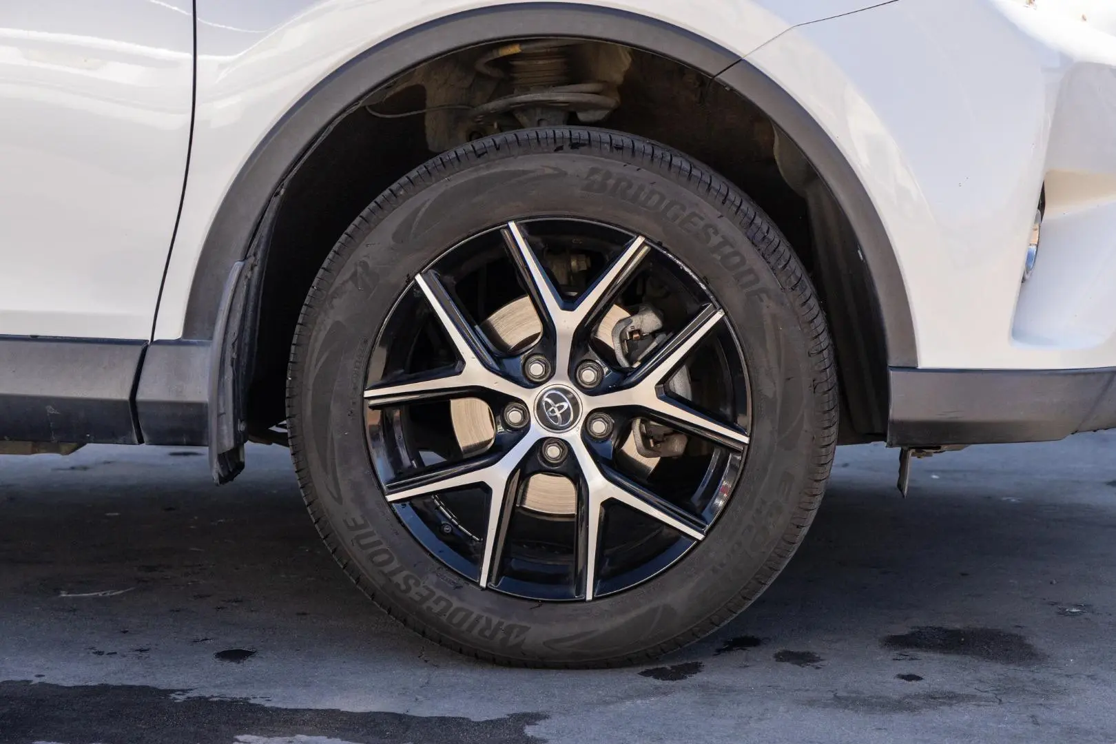 2017 Toyota RAV4 Gallery Image 22