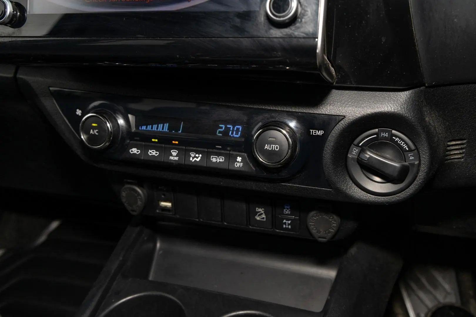 2021 Toyota Hilux Gallery Image 16