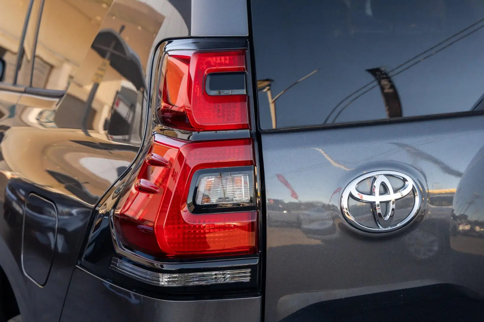 2020 Toyota Landcruiser Prado Gallery Image 20