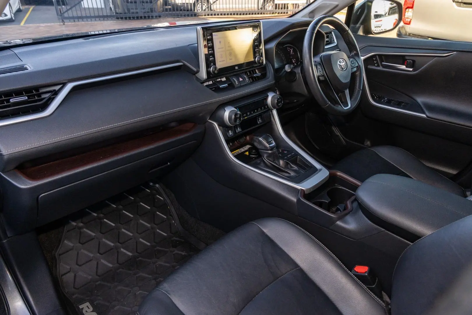 2020 Toyota RAV4 Gallery Image 8