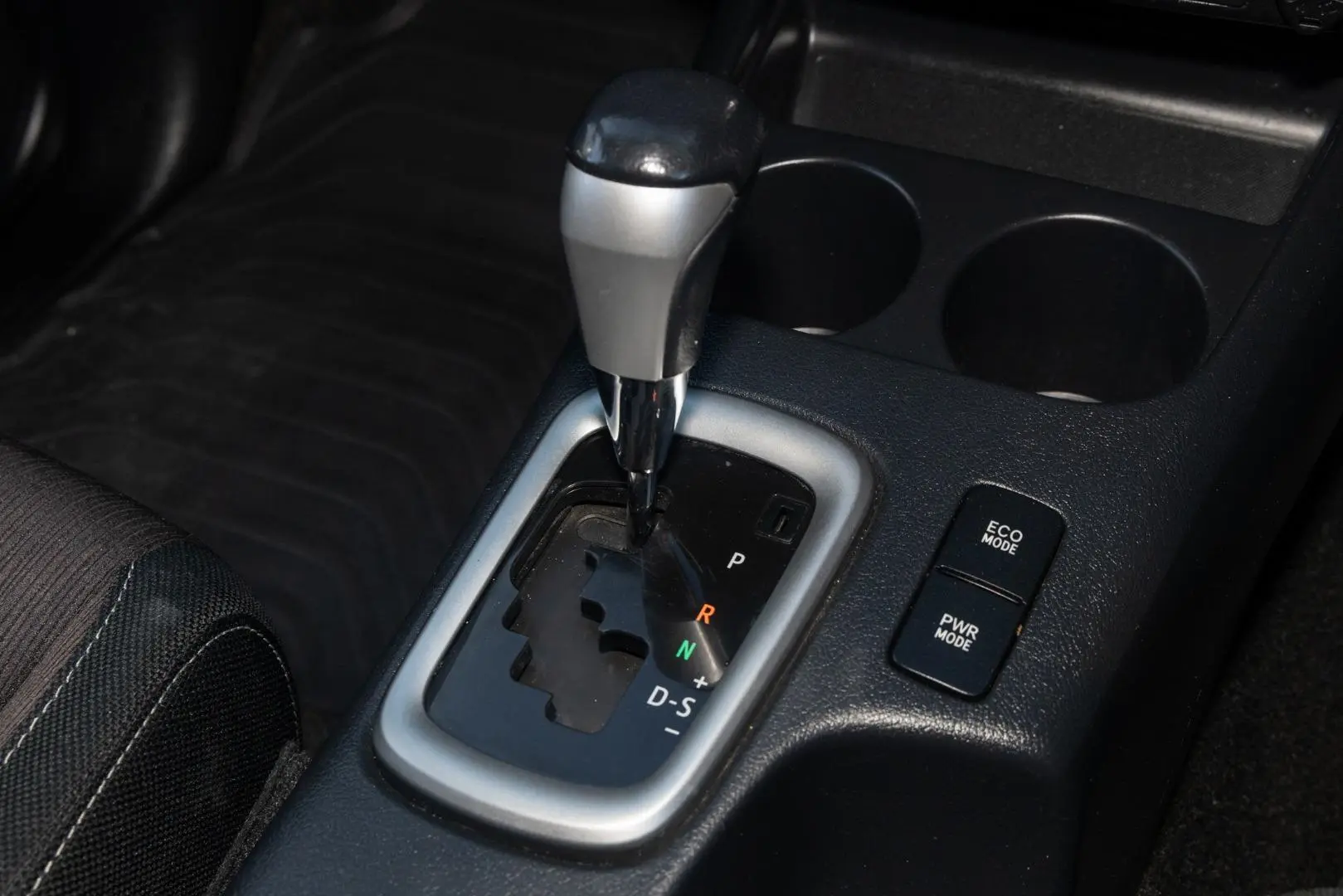 2017 Toyota Hilux Gallery Image 17