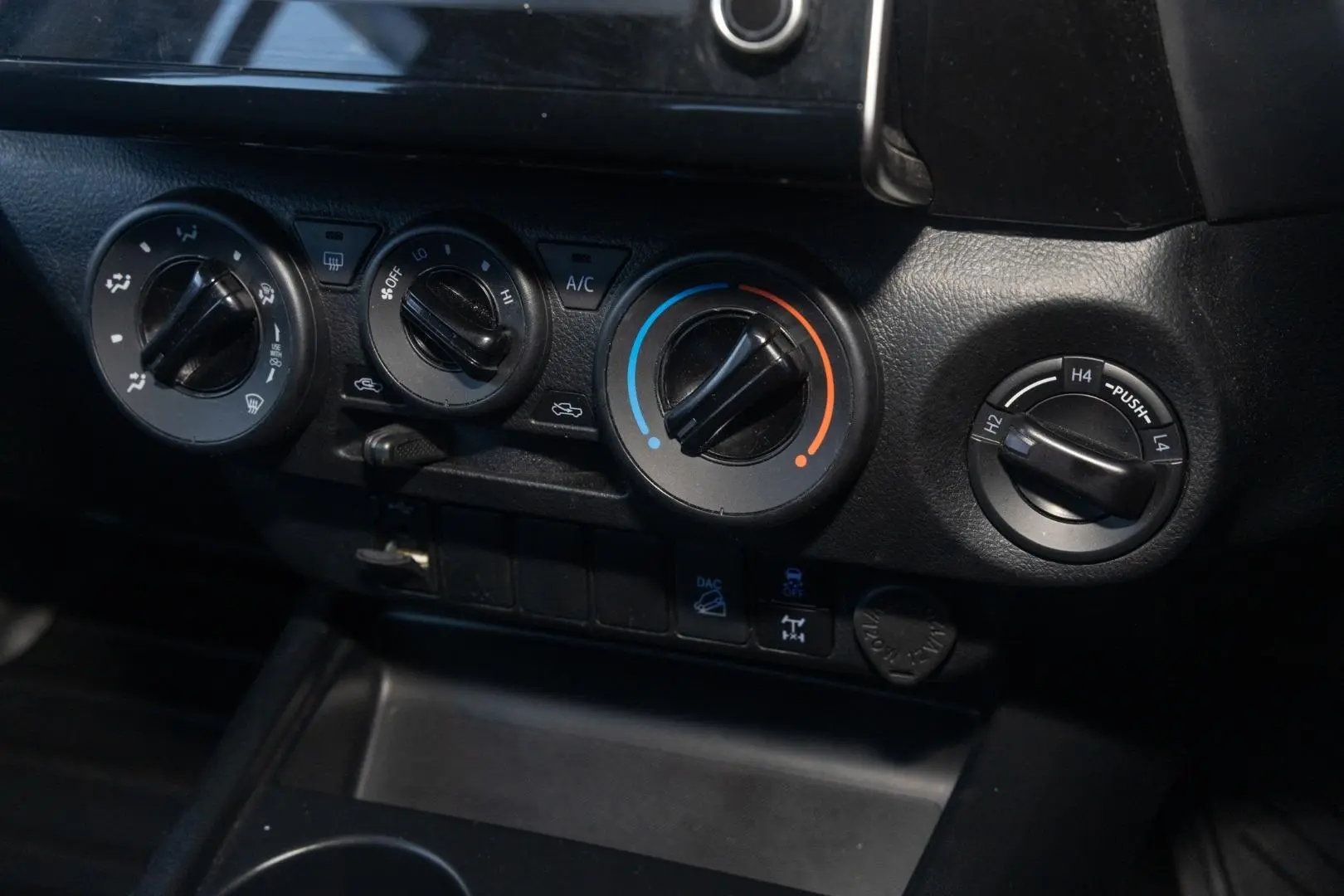 2020 Toyota Hilux Gallery Image 16