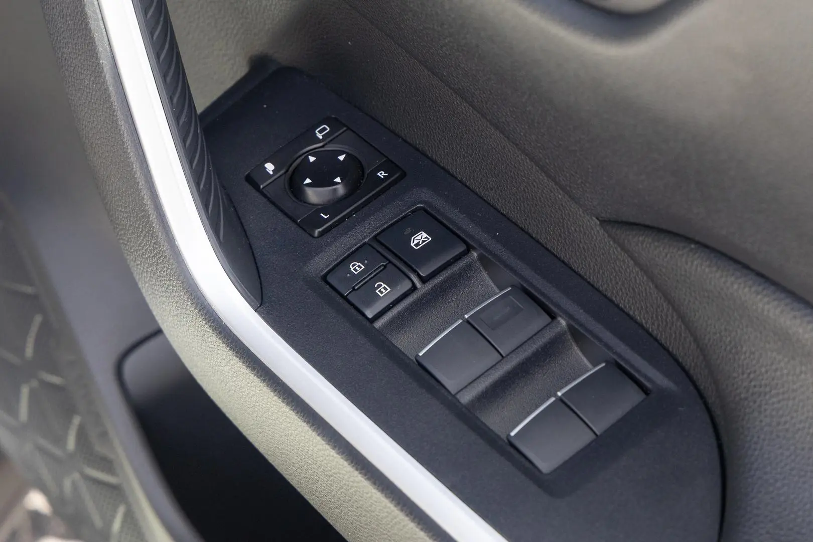 2019 Toyota RAV4 Gallery Image 18