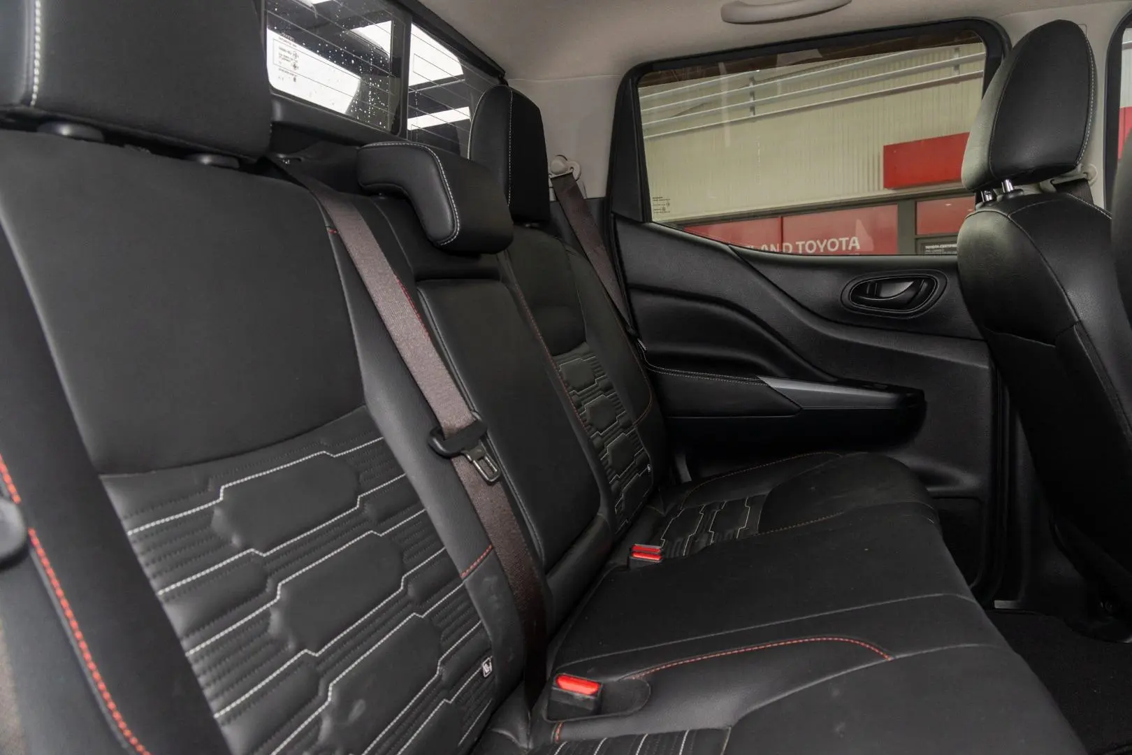 2022 Nissan Navara Gallery Image 9