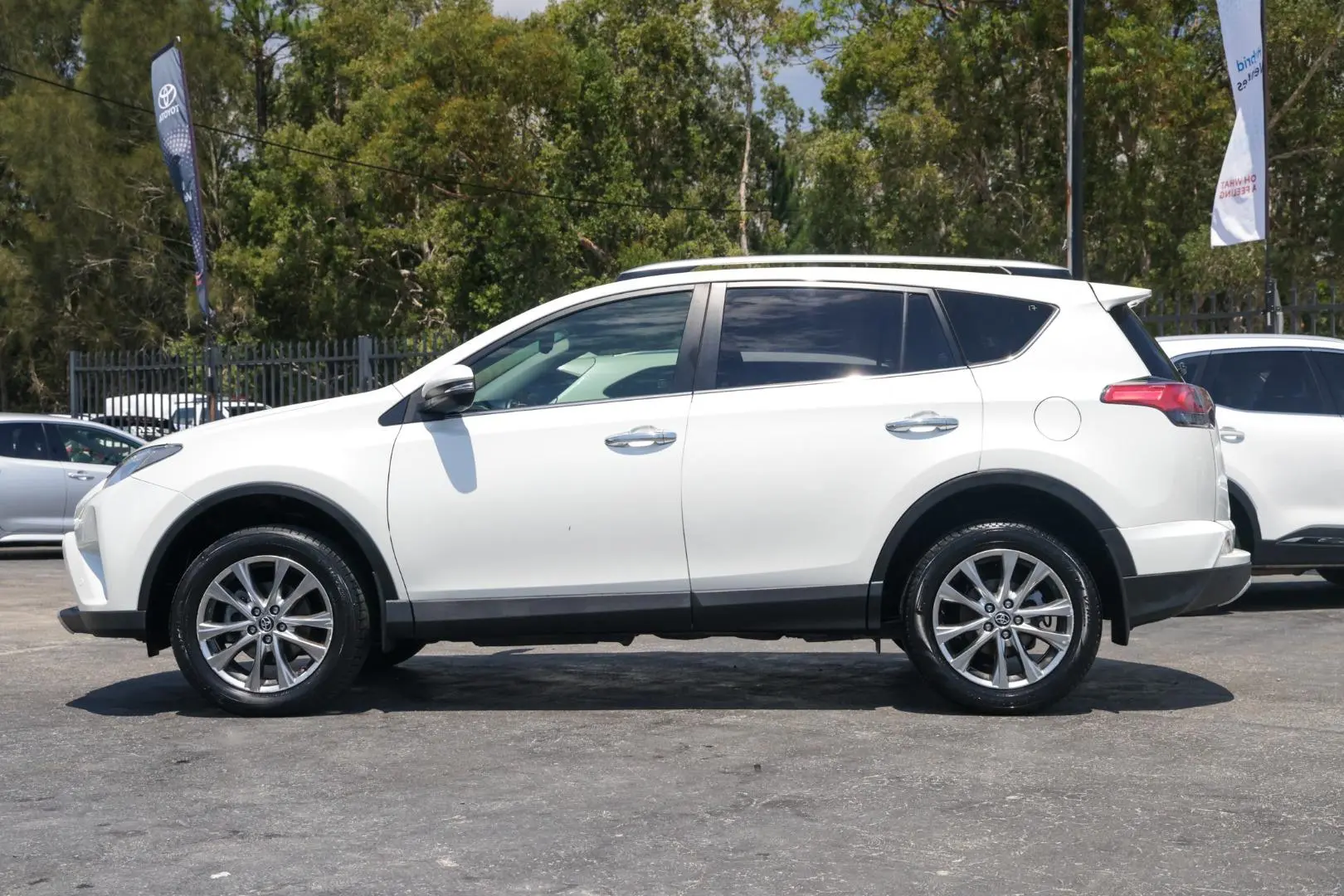 2016 Toyota Rav4 Gallery Image 3