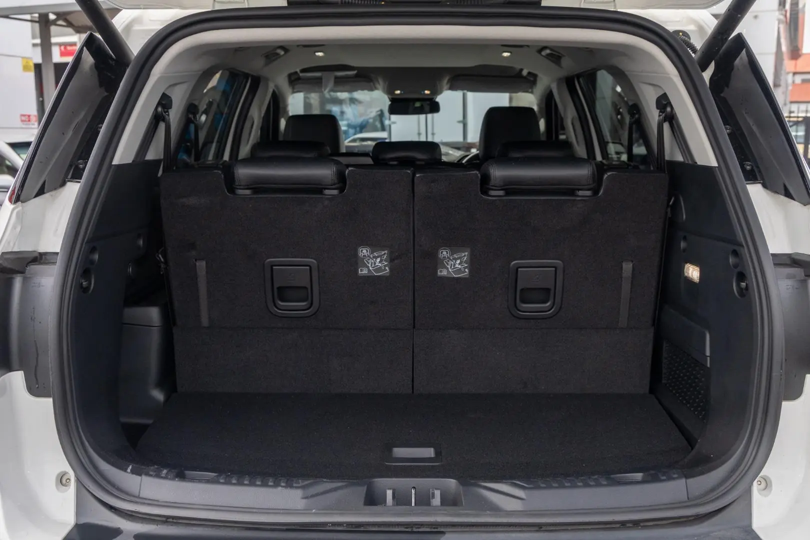 2024 Ford Everest Gallery Image 19