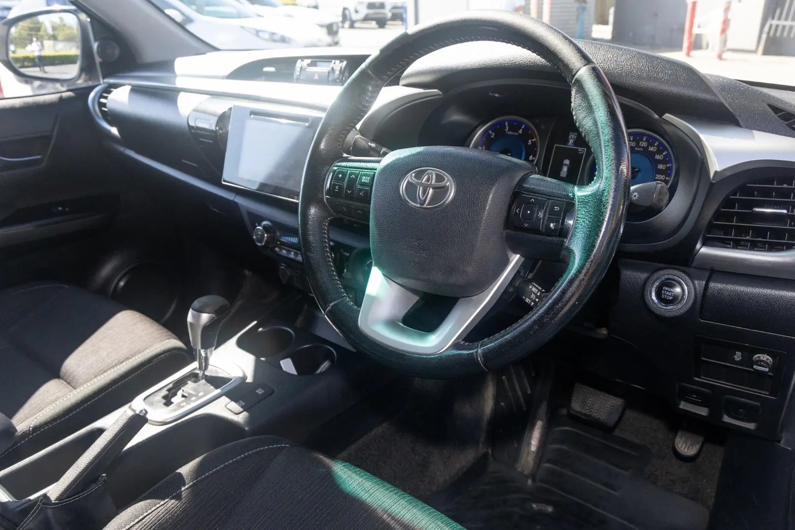 2017 Toyota Hilux Gallery Image 7