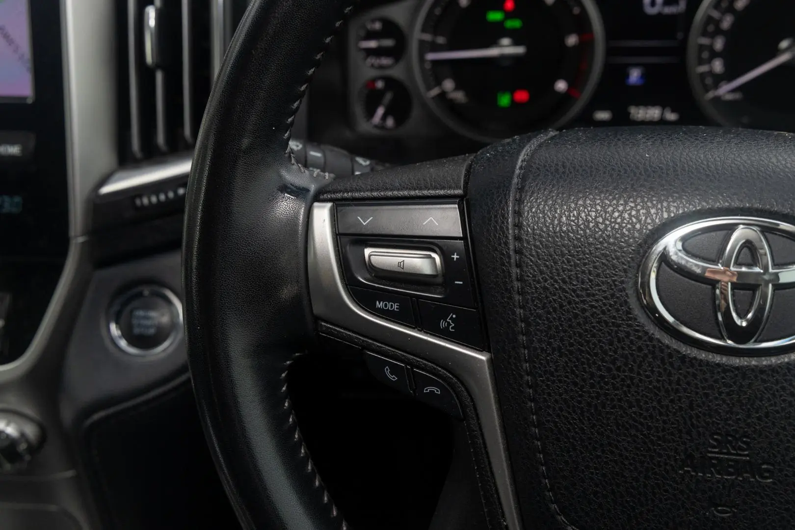 2019 Toyota Landcruiser Gallery Image 12
