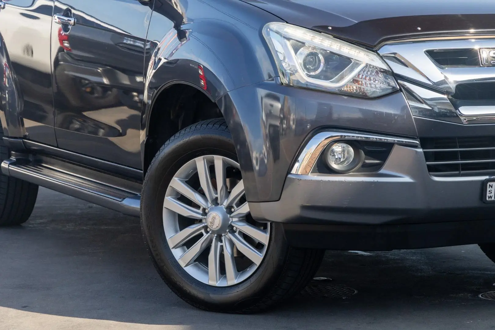 2017 Isuzu MU-X Gallery Image 6