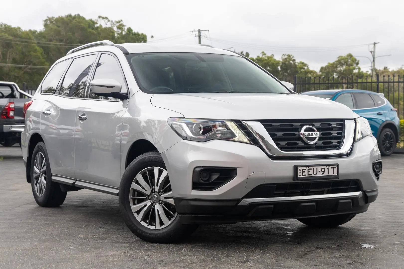 2019 Nissan Pathfinder Gallery Image 1