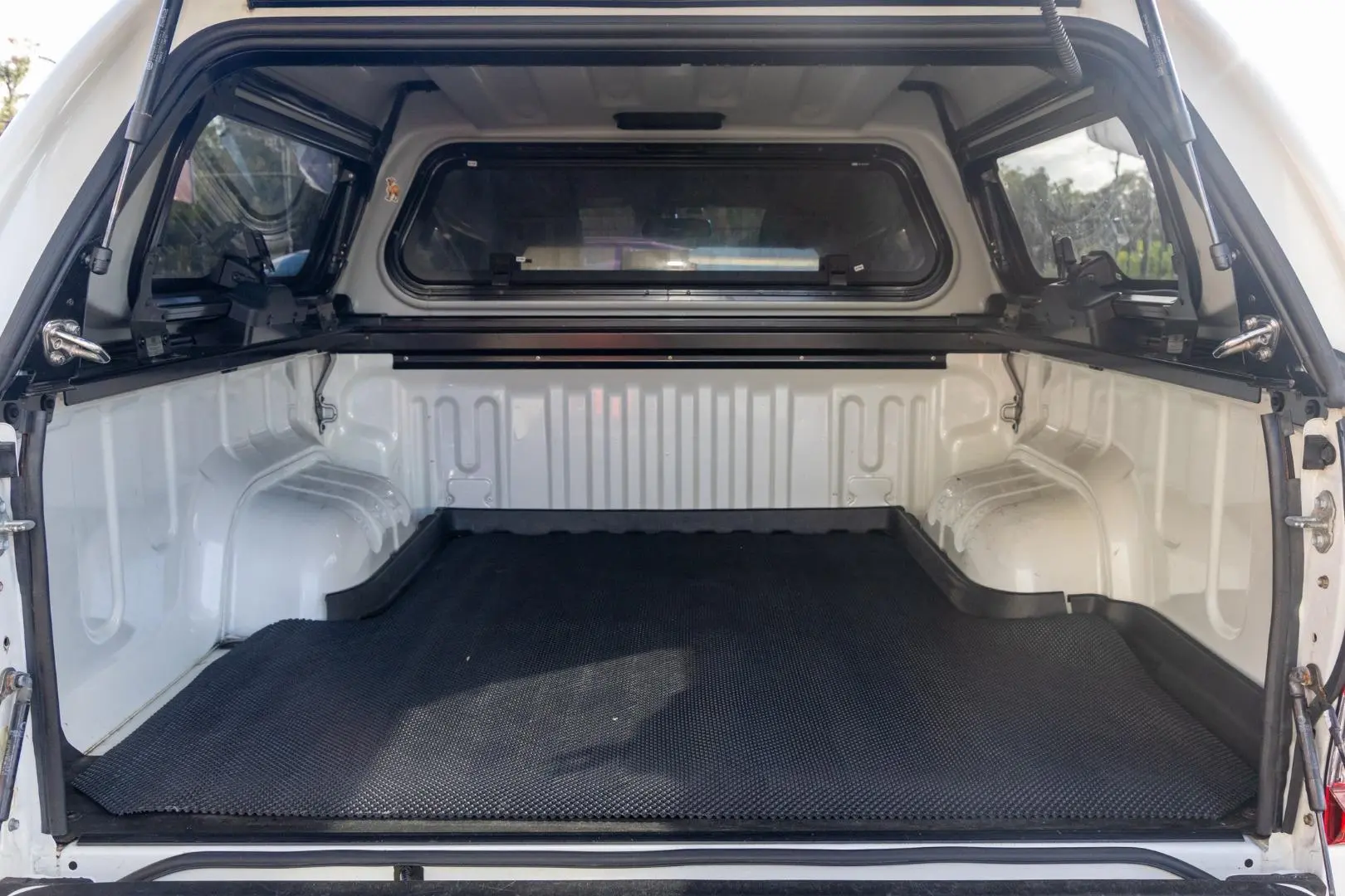 2022 Toyota Hilux Gallery Image 19