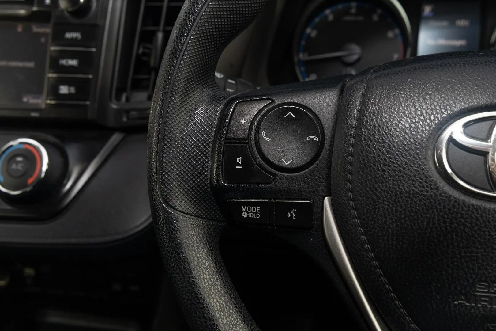 2018 Toyota RAV4 Gallery Image 11