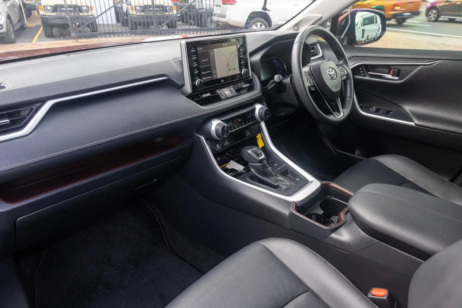 2020 Toyota RAV4 Gallery Image 8