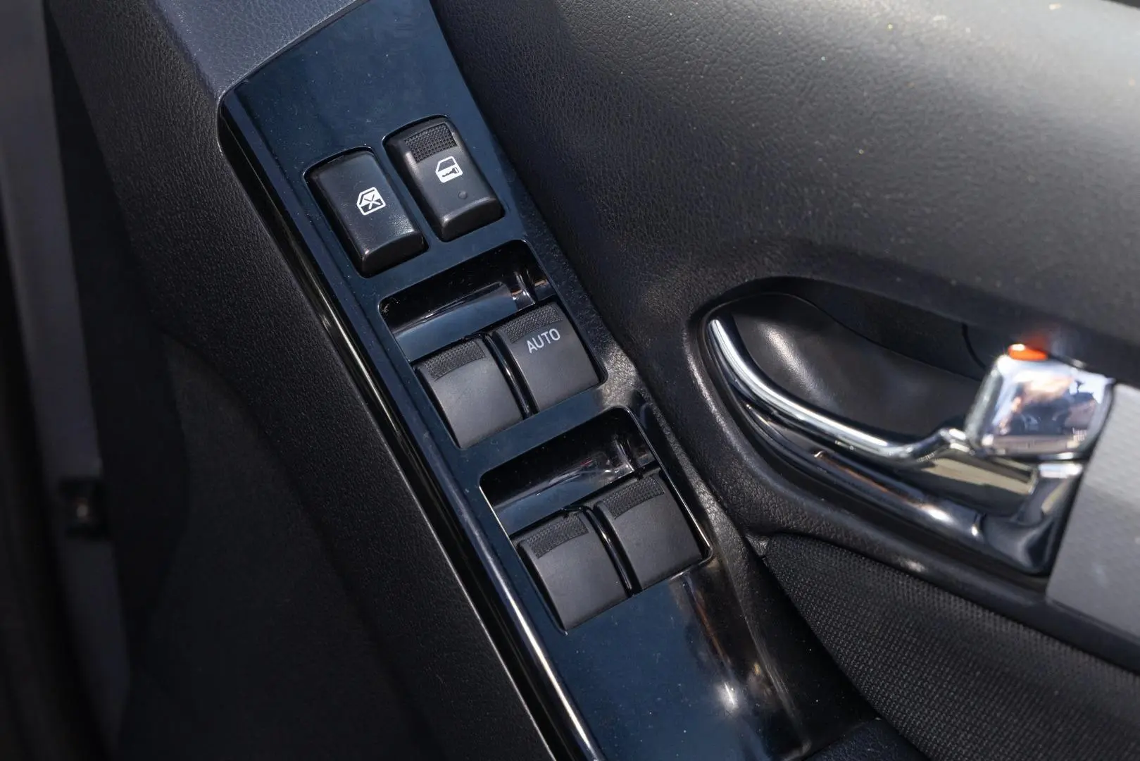 2017 Isuzu MU-X Gallery Image 19