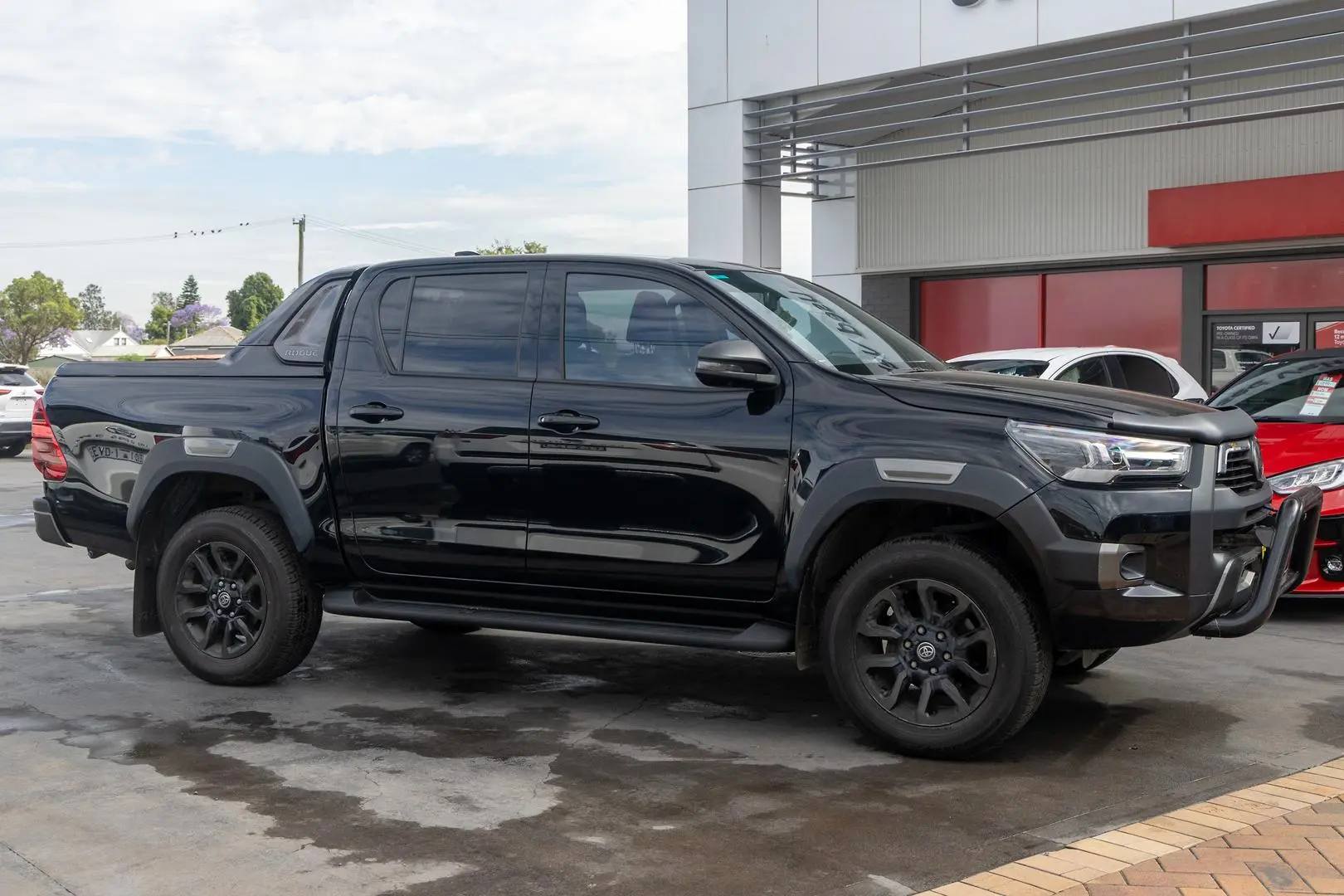 2021 Toyota Hilux Gallery Image 3