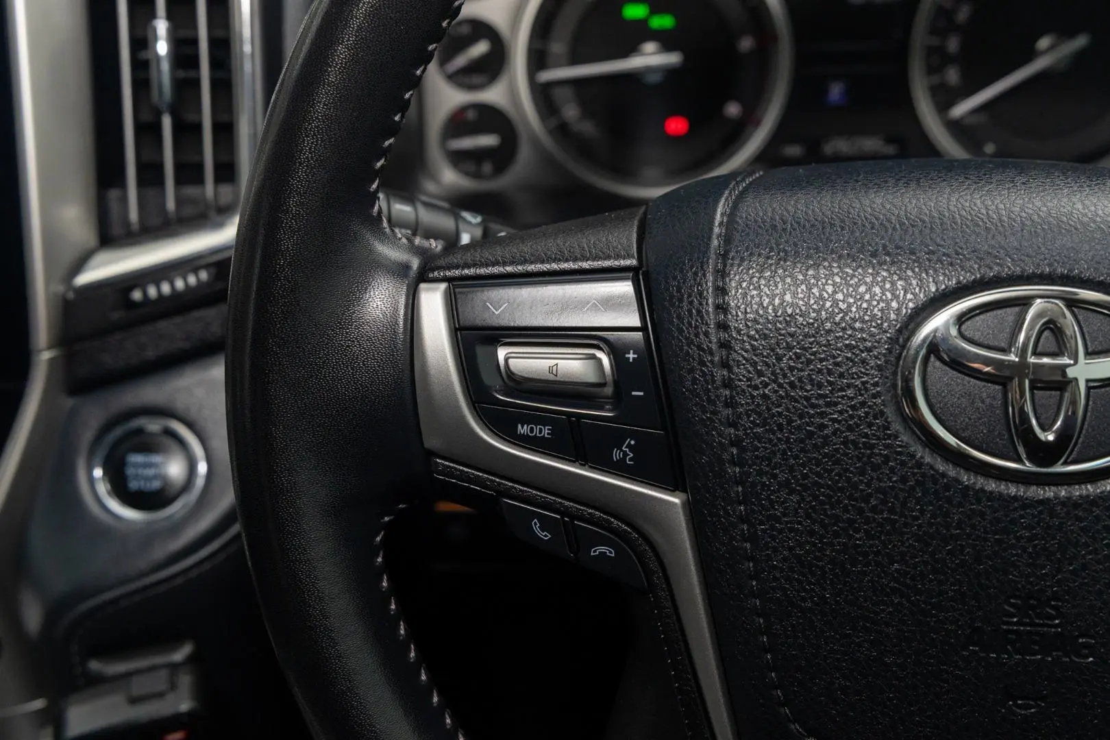2019 Toyota Landcruiser Gallery Image 11