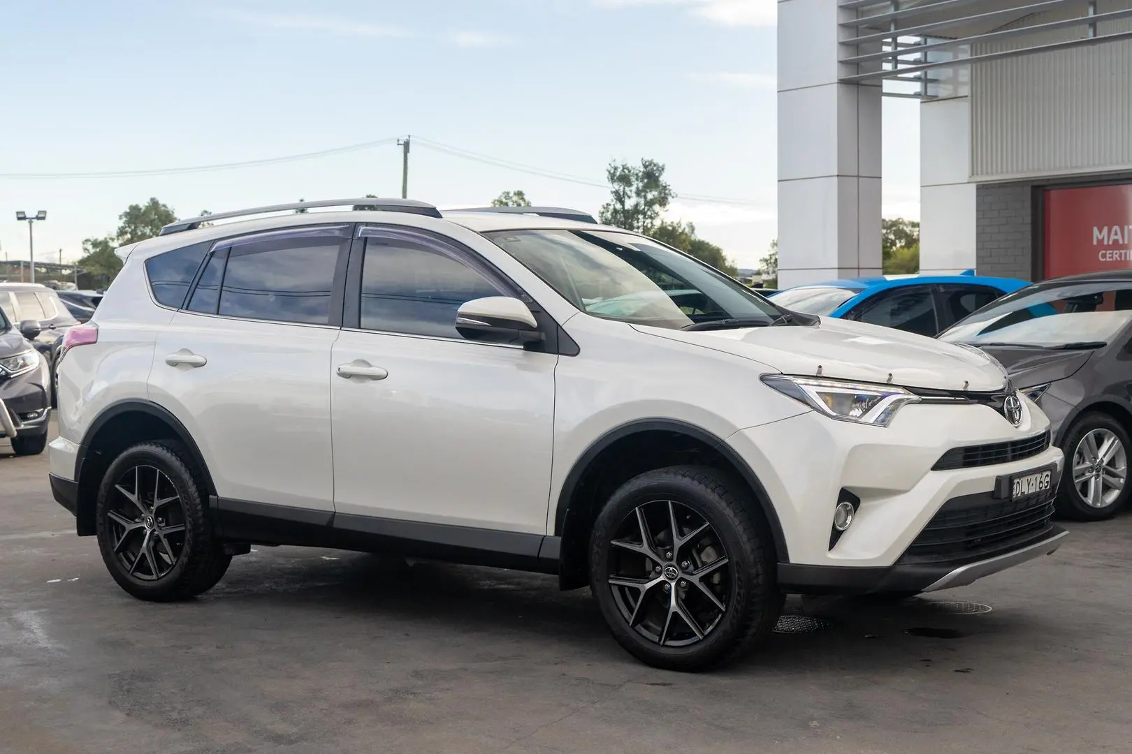 2017 Toyota RAV4 Gallery Image 3