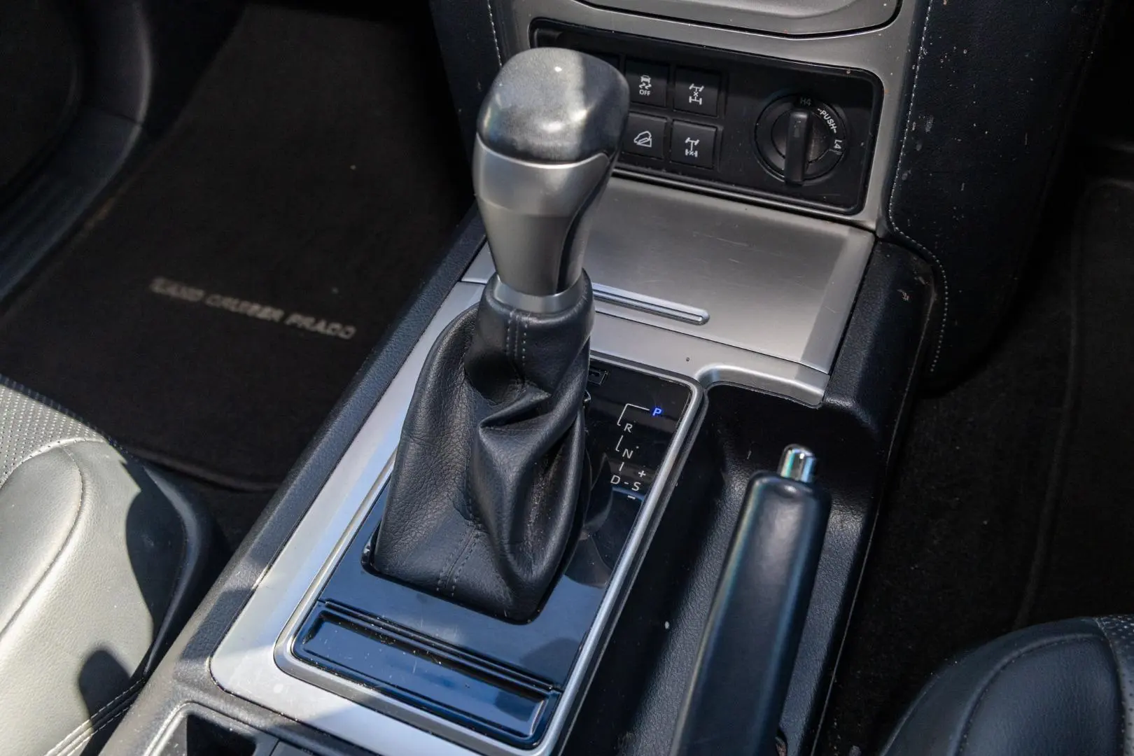 2021 Toyota Landcruiser Prado Gallery Image 16