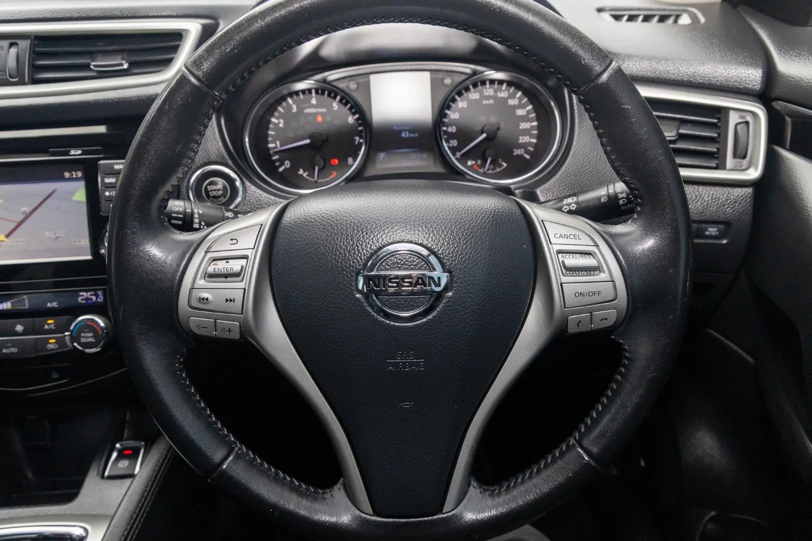 2016 Nissan QASHQAI Gallery Image 10