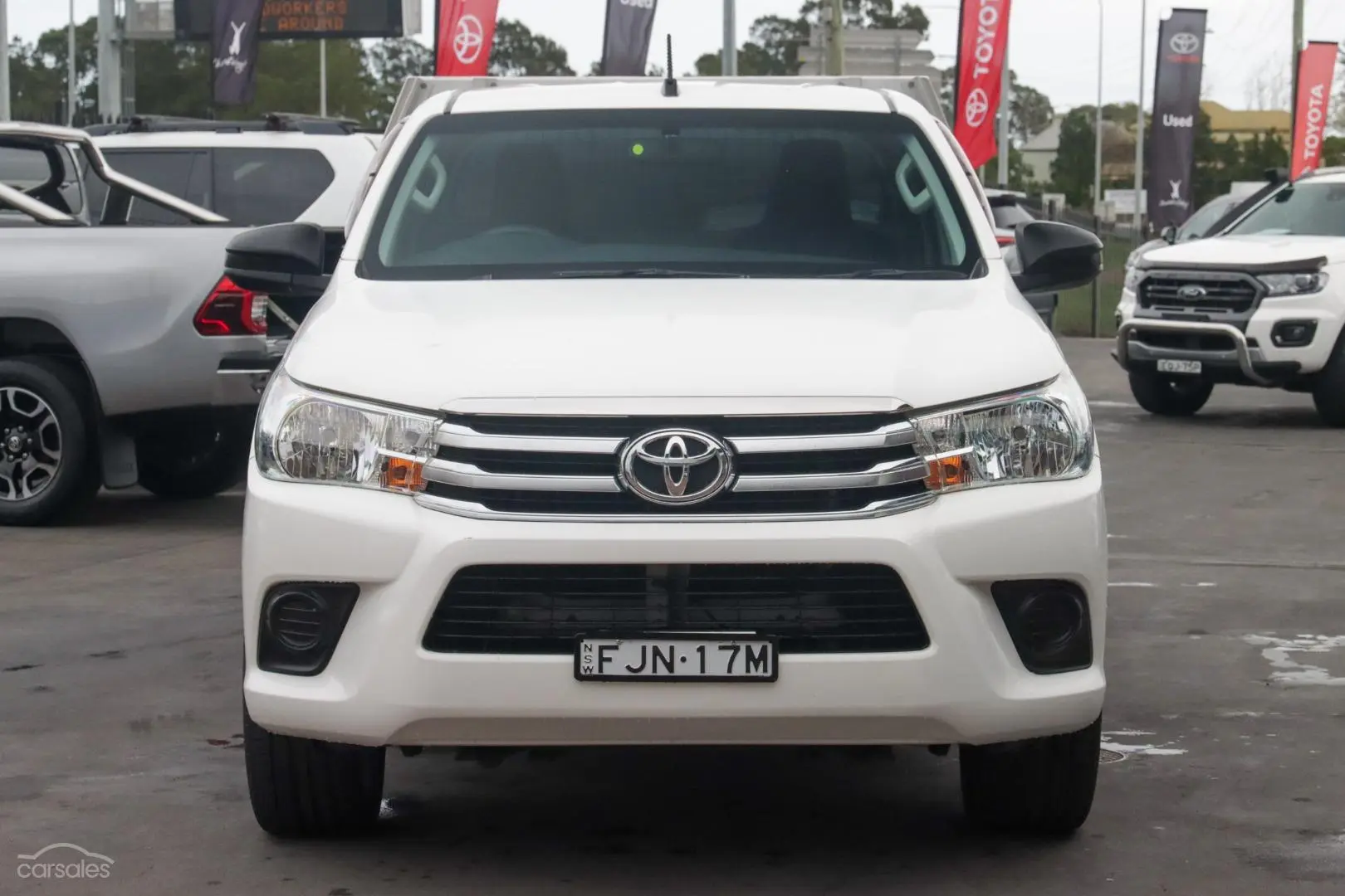 2017 Toyota Hilux Image 4