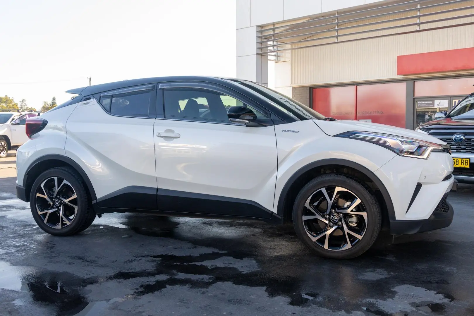 2019 Toyota C-HR Gallery Image 3
