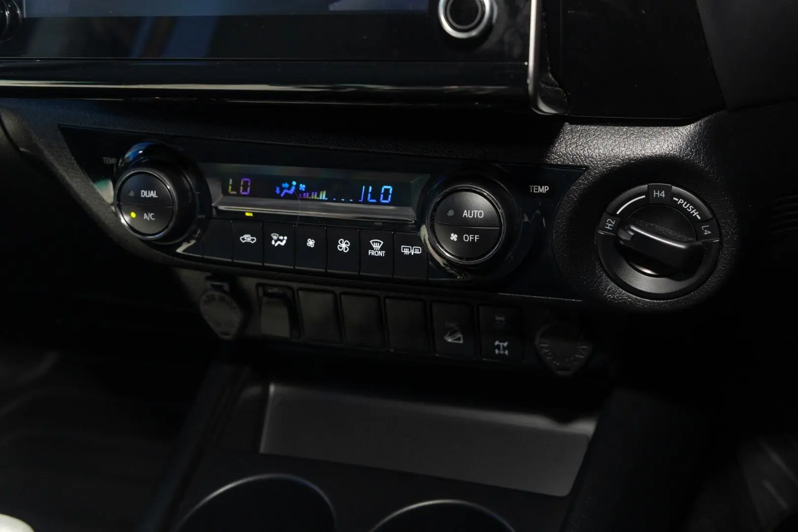2021 Toyota Hilux Gallery Image 16