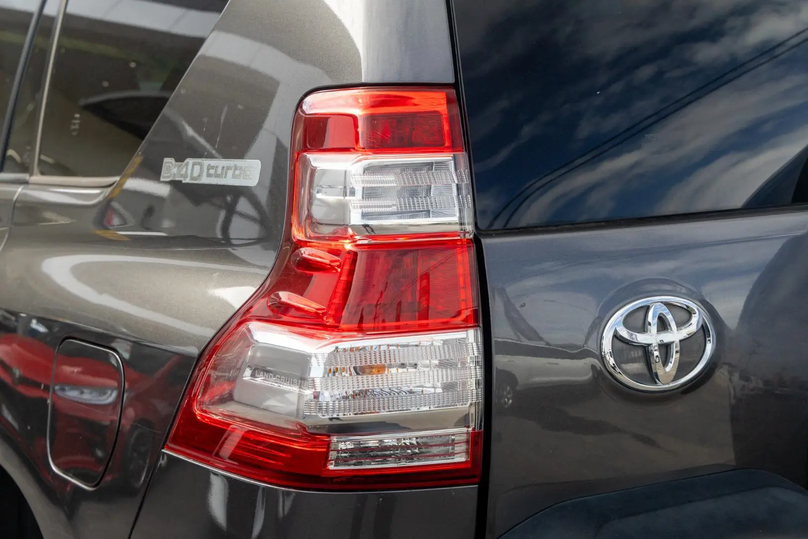 2015 Toyota Landcruiser Prado Gallery Image 20