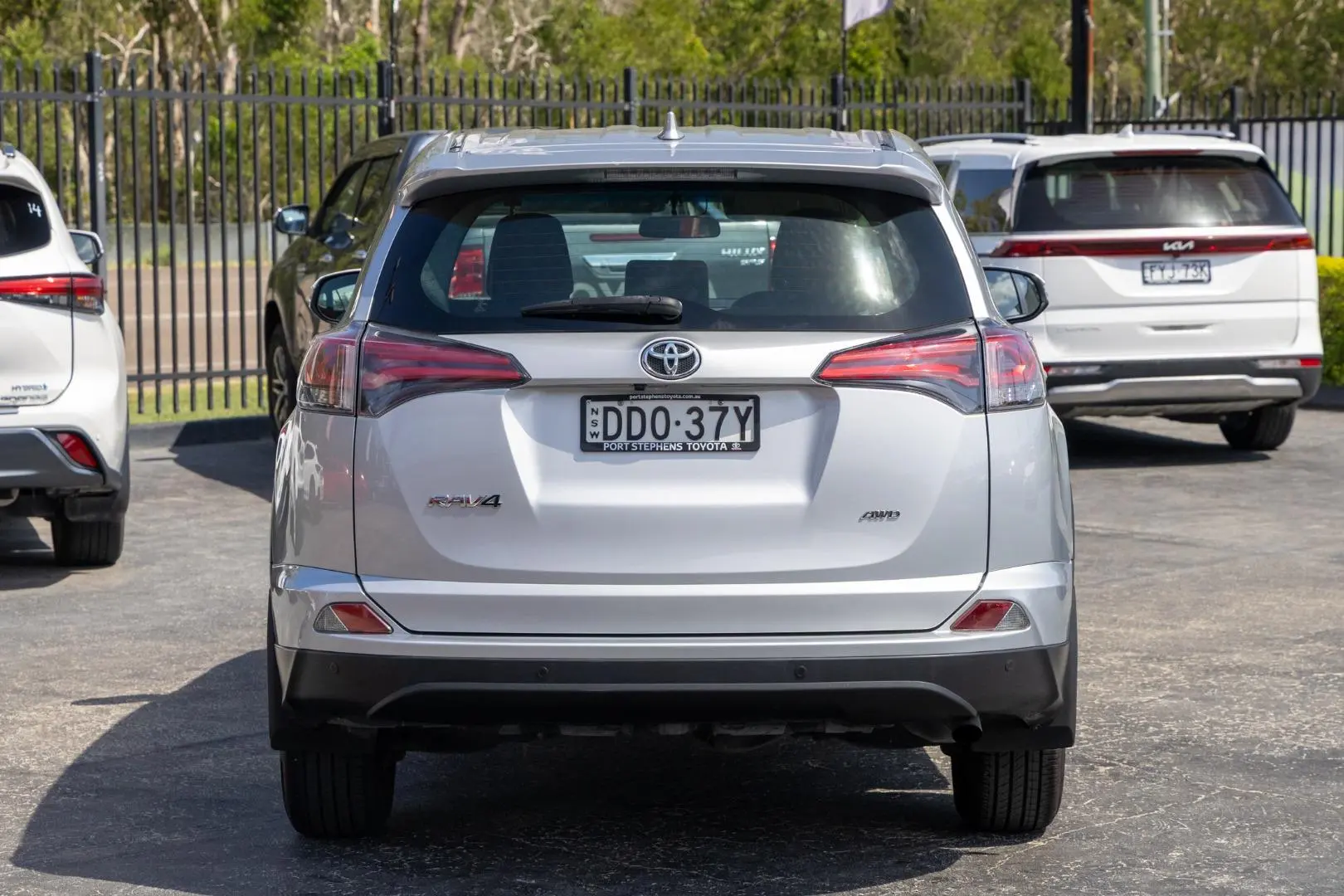 2016 Toyota RAV4 Gallery Image 5