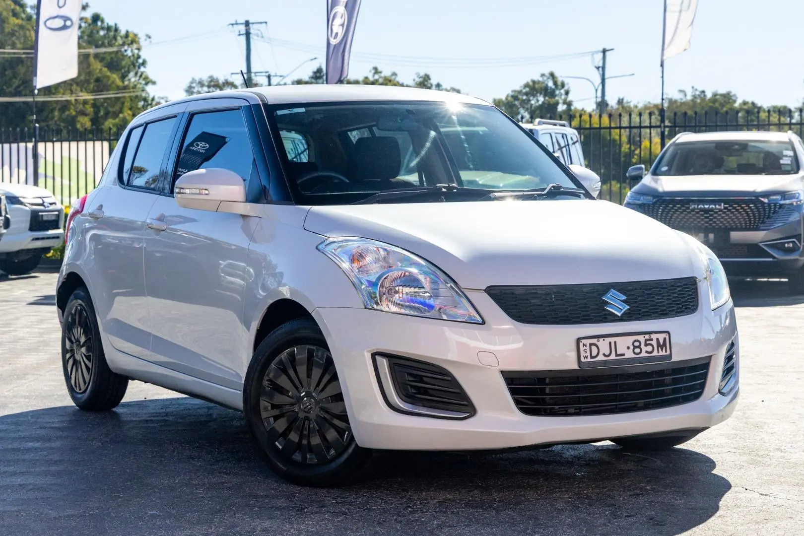 2016 Suzuki Swift Gallery Image 1