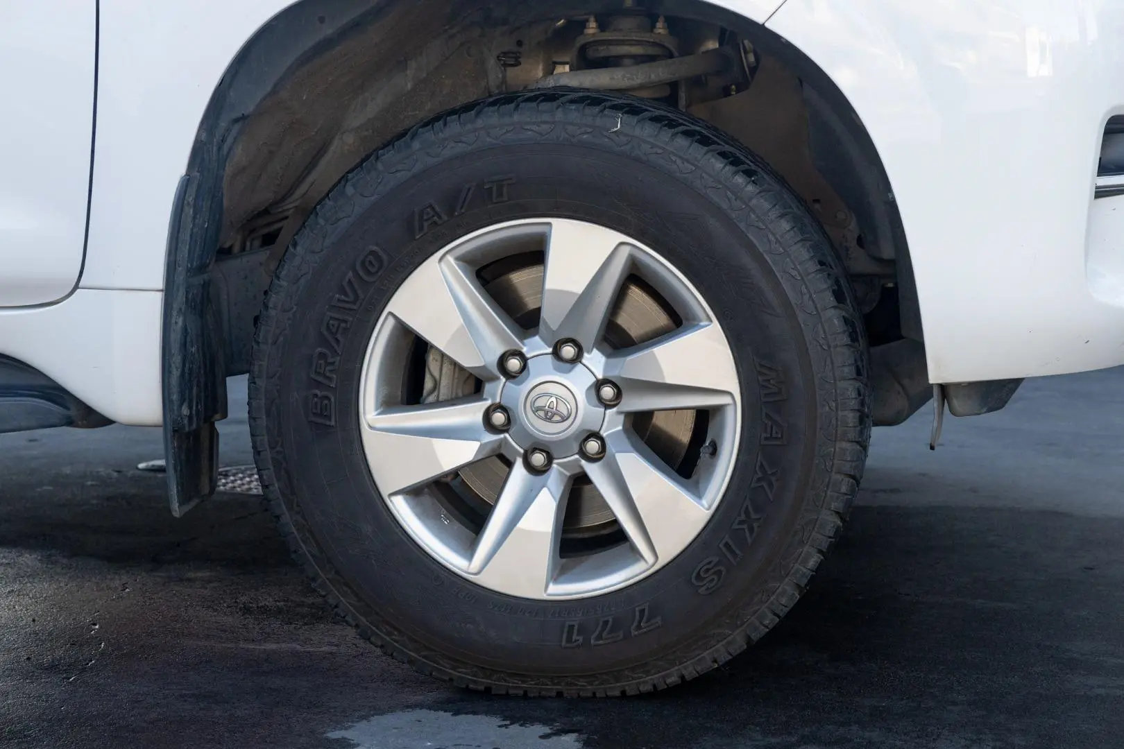 2022 Toyota Landcruiser Prado Gallery Image 21