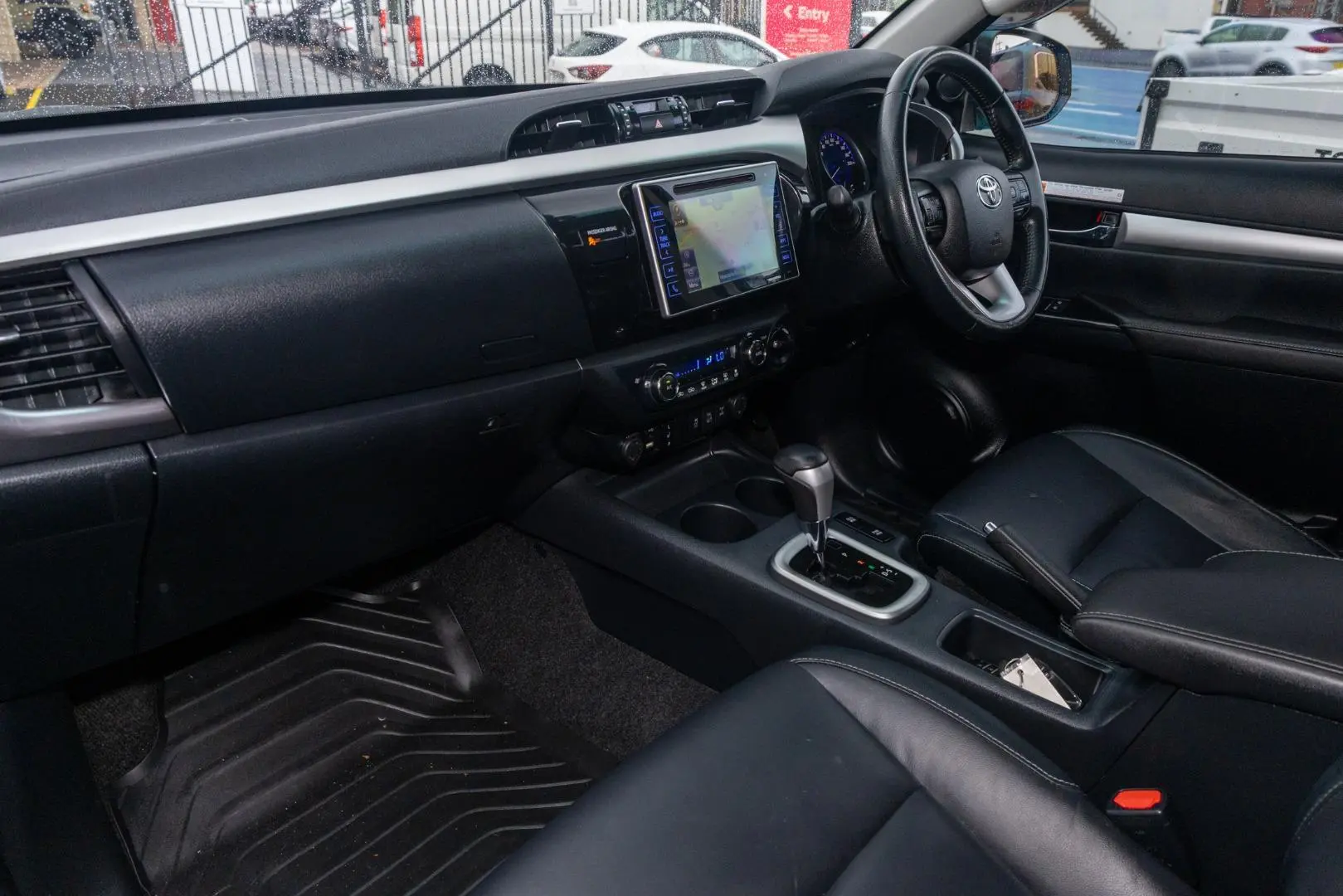 2019 Toyota Hilux Gallery Image 8