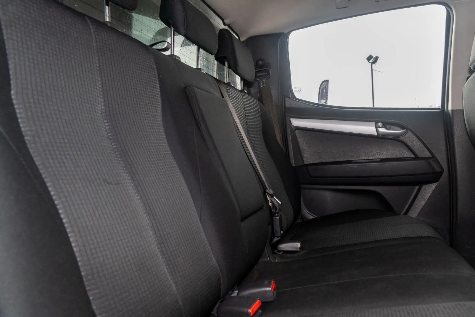 2017 Isuzu D-MAX Gallery Image 9