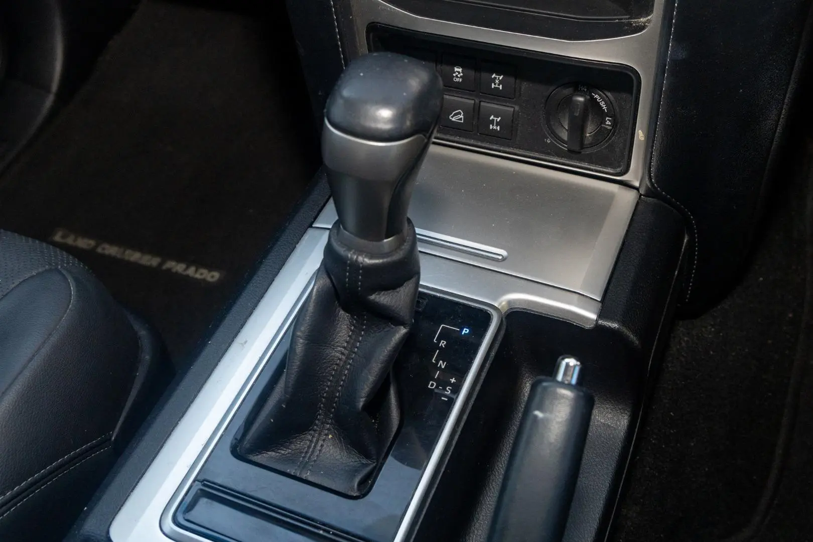 2019 Toyota Landcruiser Prado Gallery Image 16