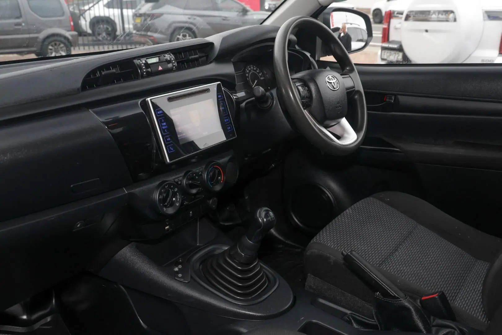 2019 Toyota Hilux Gallery Image 8