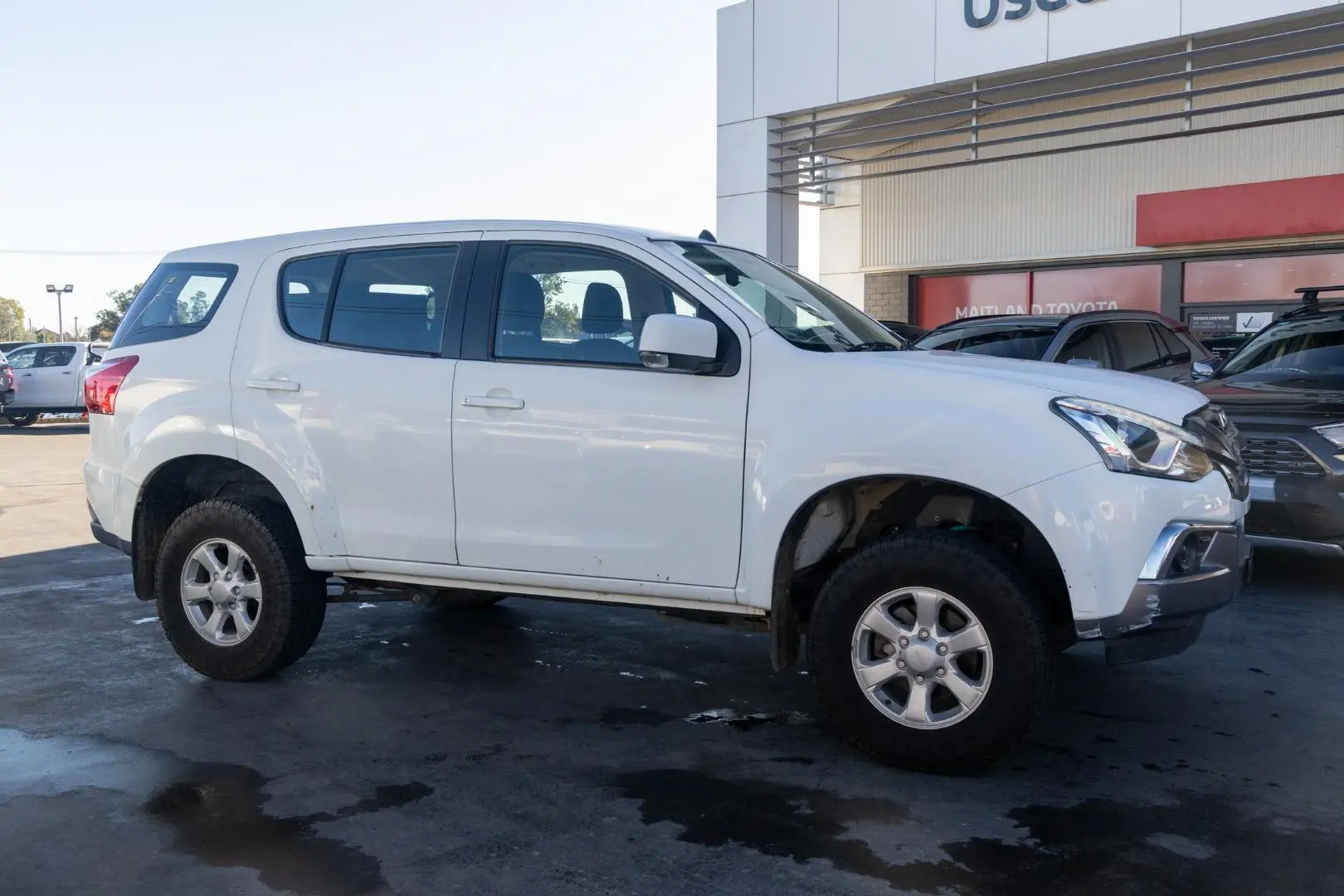 2021 Isuzu MU-X Gallery Image 3