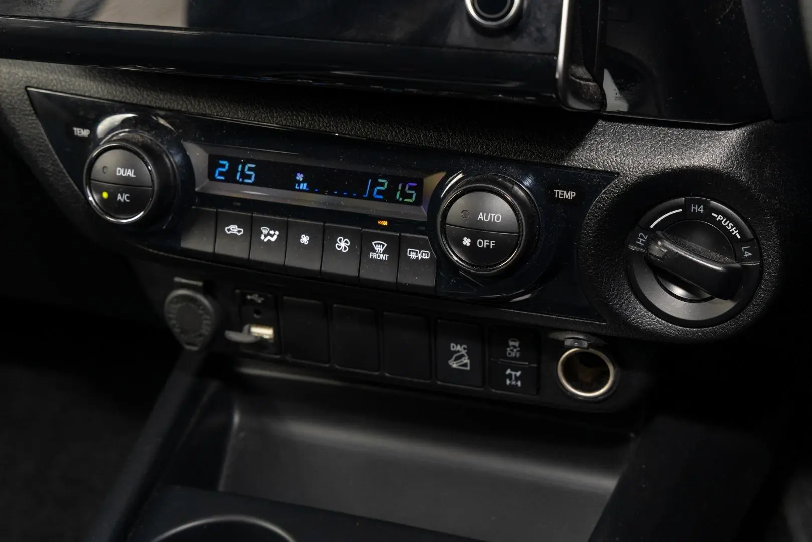 2022 Toyota Hilux Gallery Image 16