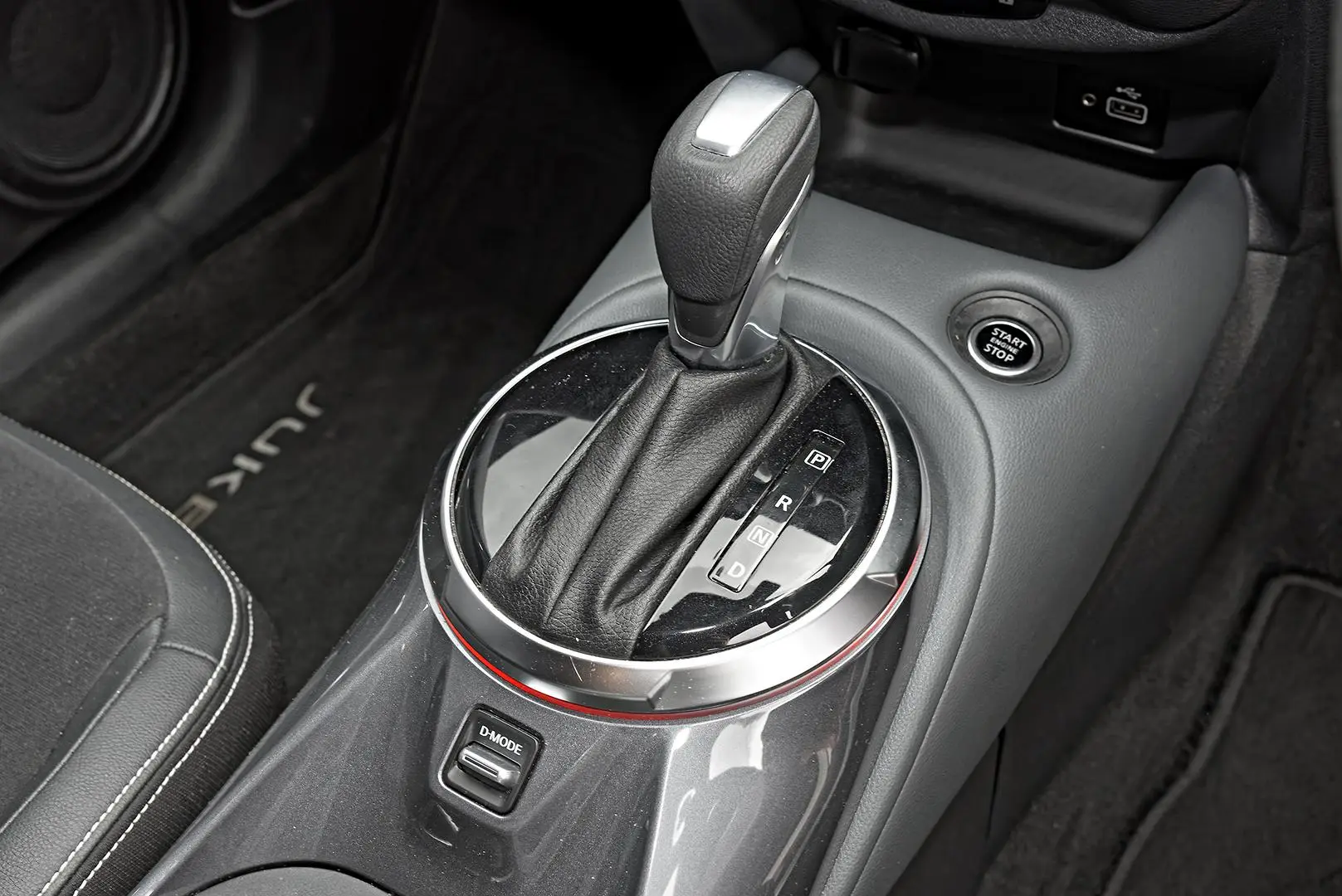 2020 Nissan JUKE Gallery Image 15