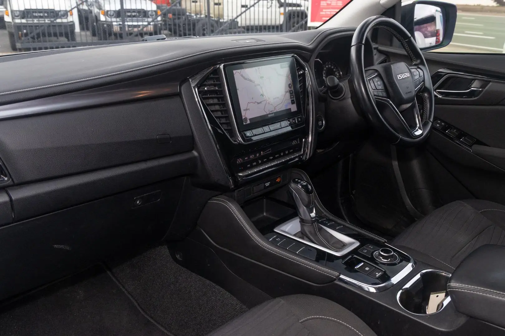 2021 Isuzu MU-X Gallery Image 8