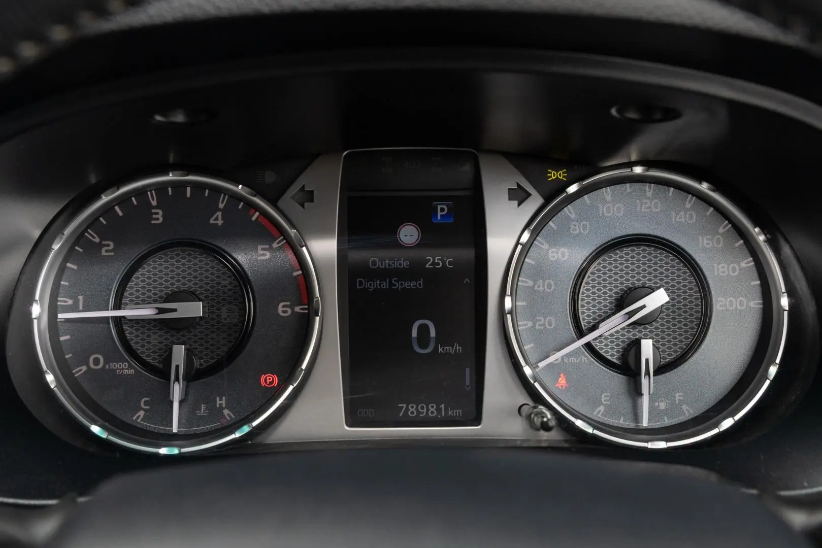 2023 Toyota Hilux Gallery Image 13