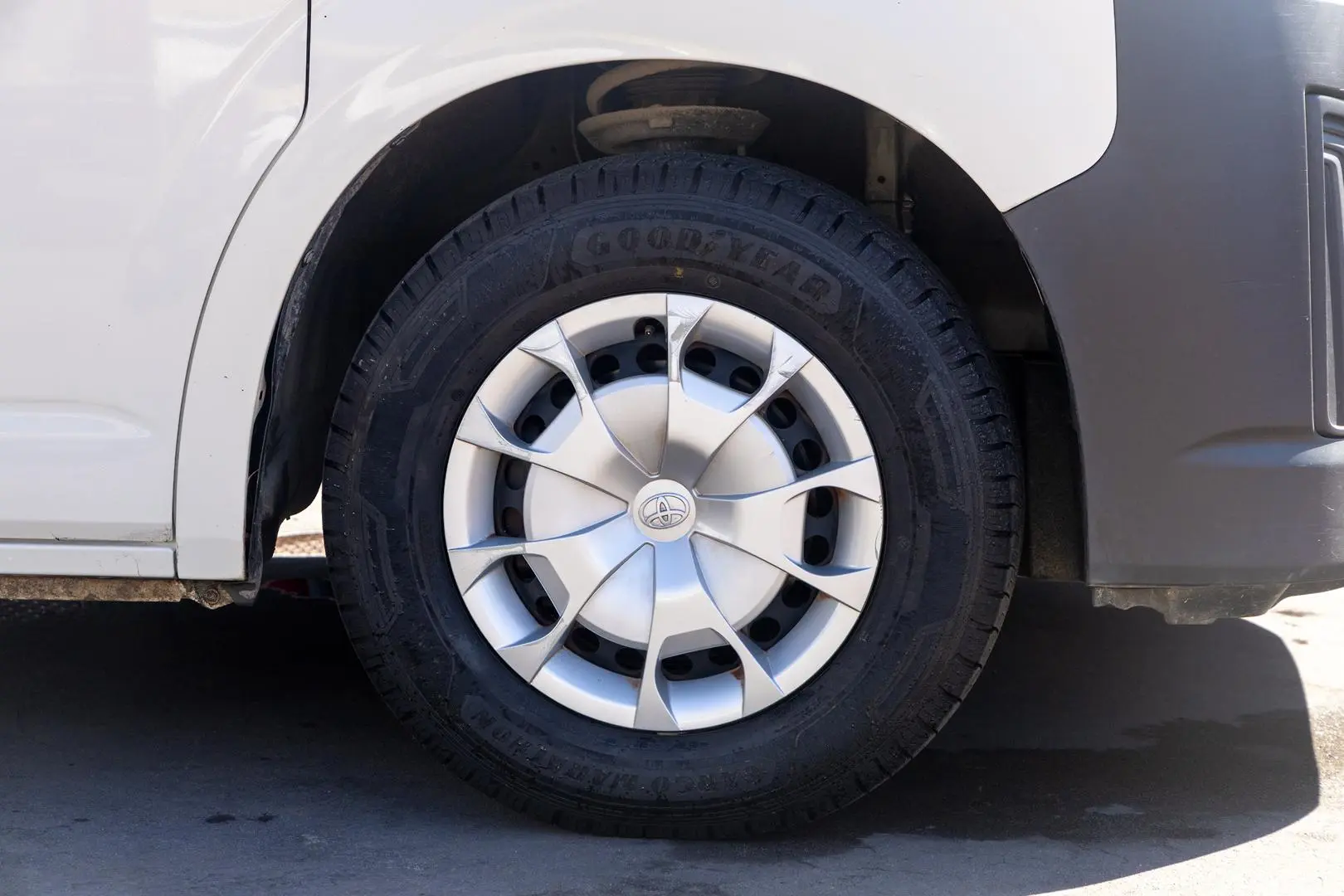 2019 Toyota Hiace Gallery Image 23