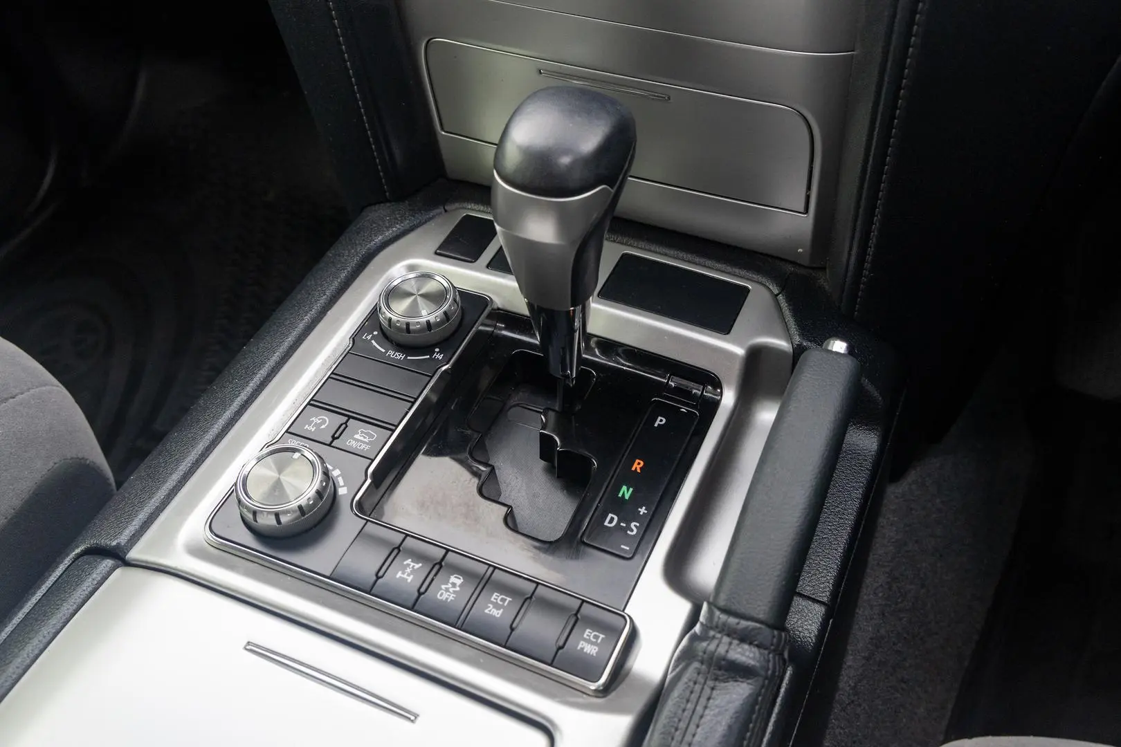 2018 Toyota Landcruiser Gallery Image 17